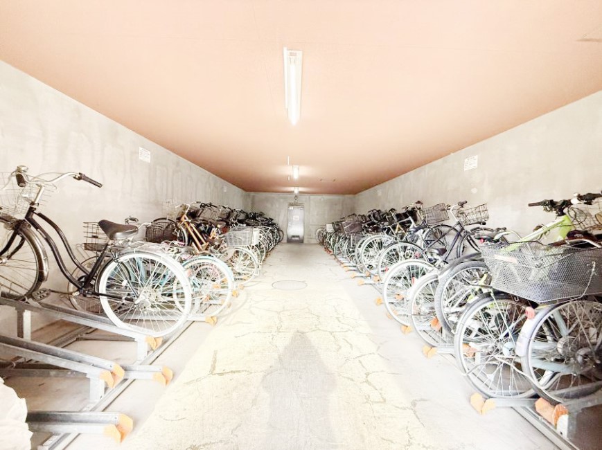 ���̑� �O�ρ��~�n���ɒ��֏���������Ă���A���]�Ԃ̗��p���X���[�Y�ł�