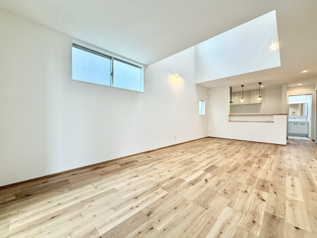 ���r���O ���������S�n�̂����A���z�̃��r���O