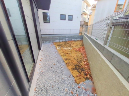 ���̑� �O�ρ���炵�ɏ�����^����A�΂��������ꂽ�Z�܂��ł�