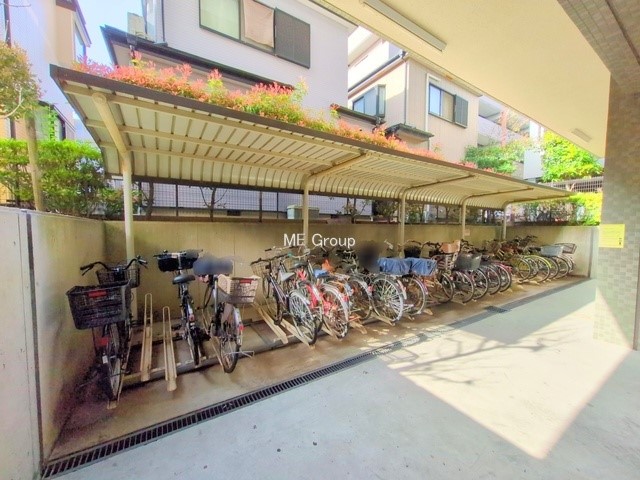 ���̑� �O�ρ����]�Ԃ��g�����Ƒ��ɂ����S�̒��փX�y�[�X��~�n���ɂ��p��