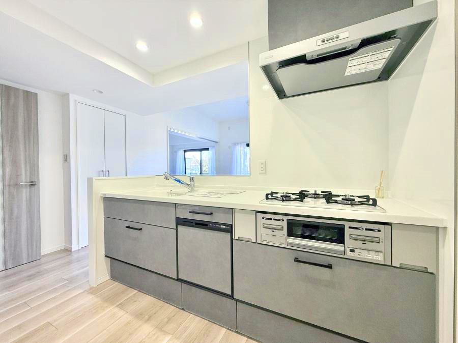 �L�b�`�� �����������������Ԃ����܂��A�Ί炠�ӂ��L�b�`��