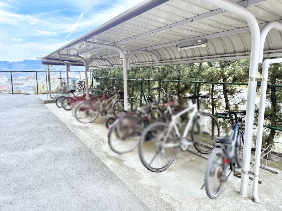 ���̑� �O�ρ��~�n���ɒ��֏���������Ă���A���]�Ԃ̗��p���X���[�Y�ł�