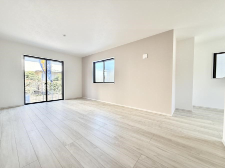 ���r���O ����