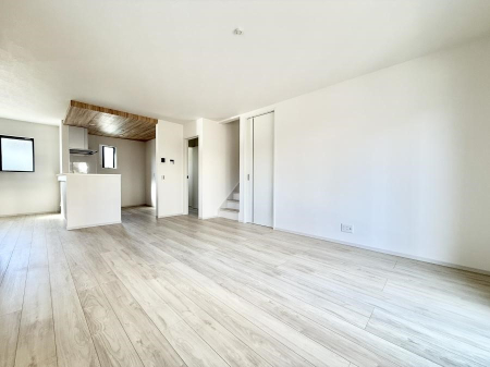 ���r���O ����