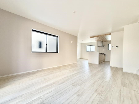 ���r���O ����