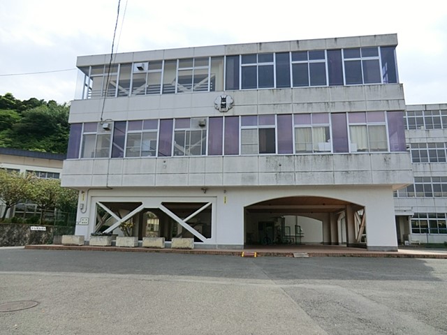 ���ӊ� ���w�Z 83m ���q�s���␣���w�Z