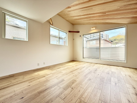 ���r���O ����