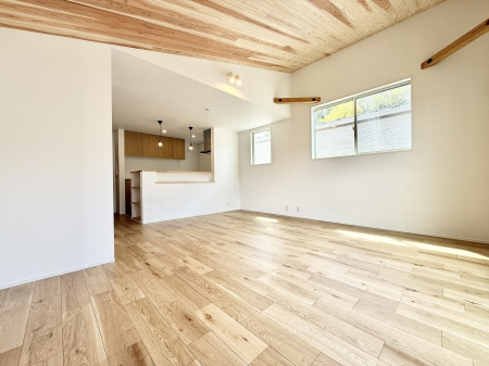 ���r���O ����