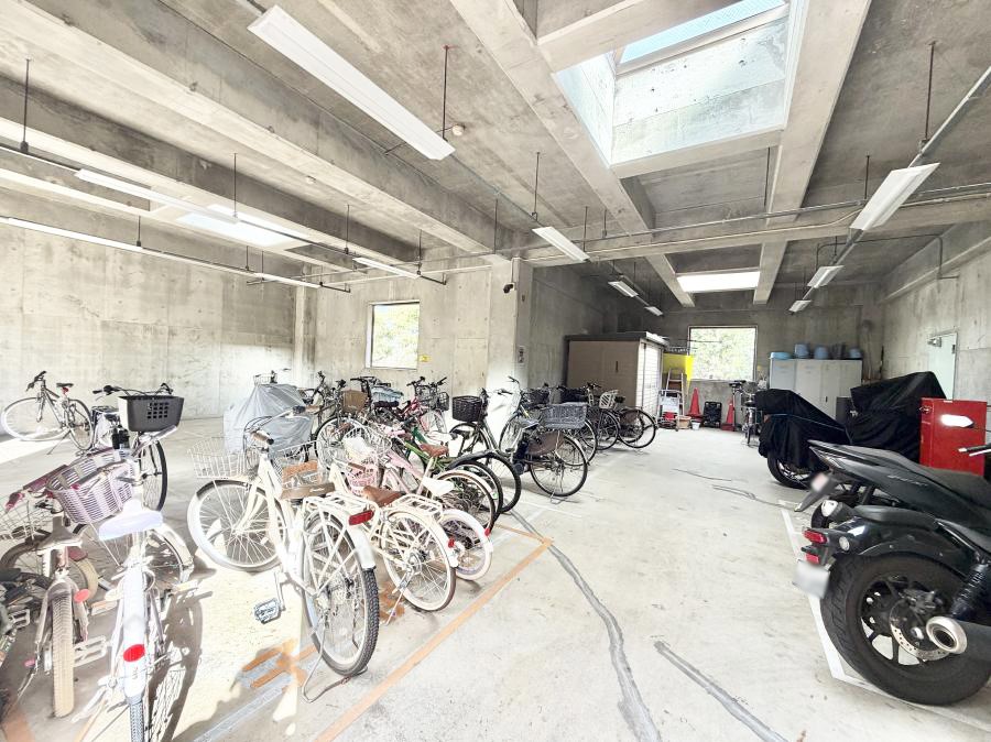 ���̑� �O�ρ����]�Ԃ��g�����Ƒ��ɂ����S�̒��փX�y�[�X��~�n���ɂ��p��