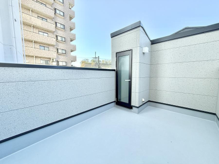 �o���R�j�[ ������ �G�߂̈ڂ낢����������J���I�ȋ�Ԃł�