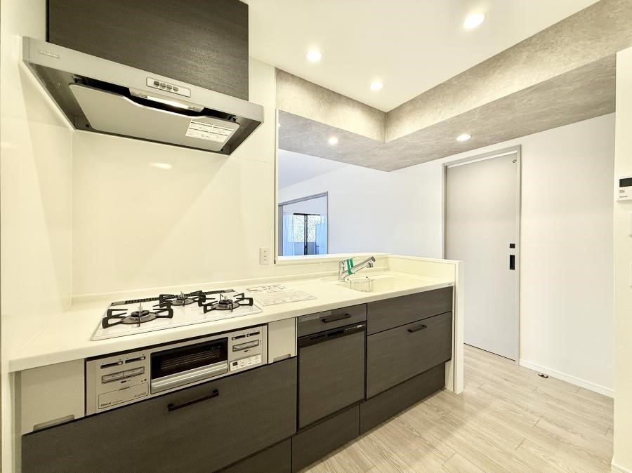 �L�b�`�� �����������������Ԃ����܂��A�Ί炠�ӂ��L�b�`��