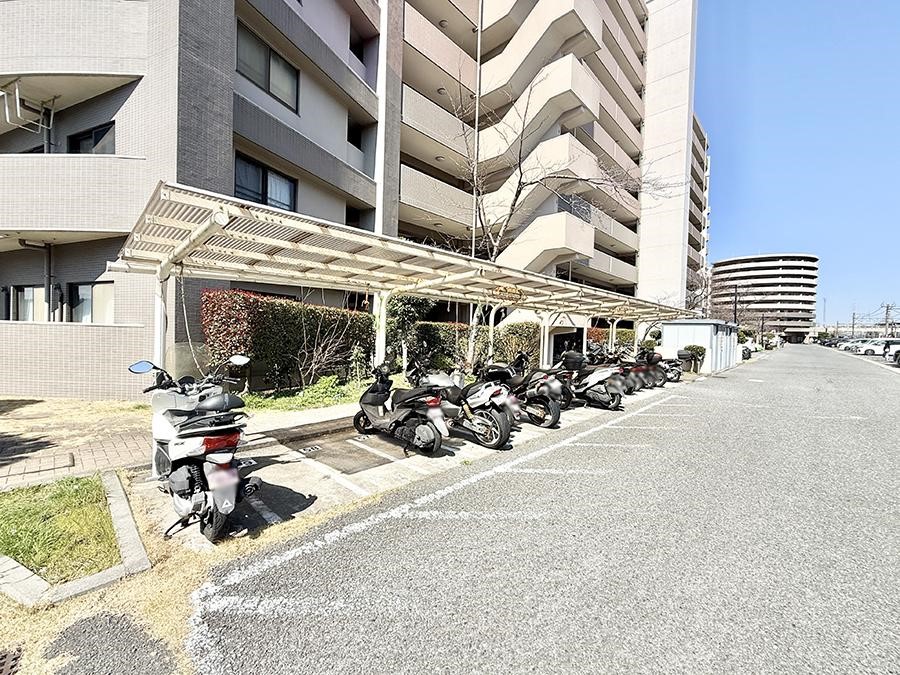 ���̑� �O�ρ����]�Ԃ��g�����Ƒ��ɂ����S�̒��փX�y�[�X��~�n���ɂ��p��