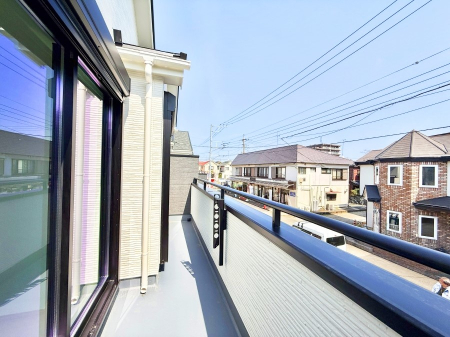 �o���R�j�[ ������ �G�߂̈ڂ낢����������J���I�ȋ�Ԃł�