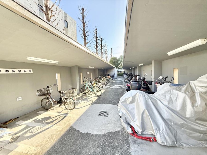 ���̑� �O�ρ����]�Ԃ��g�����Ƒ��ɂ����S�̒��փX�y�[�X��~�n���ɂ��p��