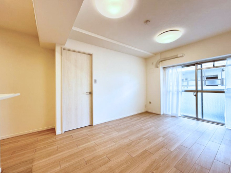 ���r���O ����