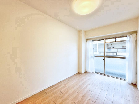 �Q�� ����