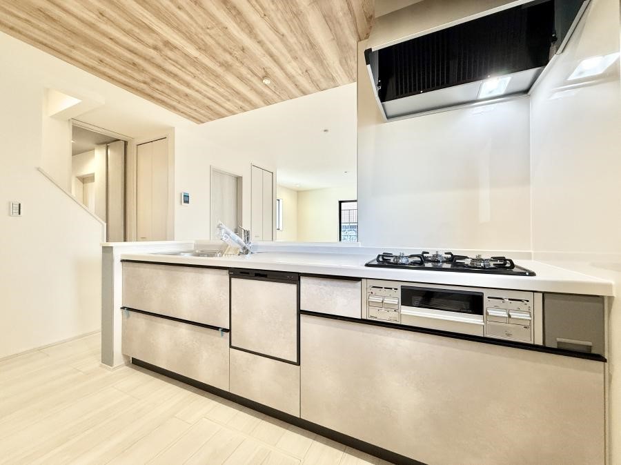 �L�b�`�� �������Ƒ����J��[�߂�A������̂���L�b�`��