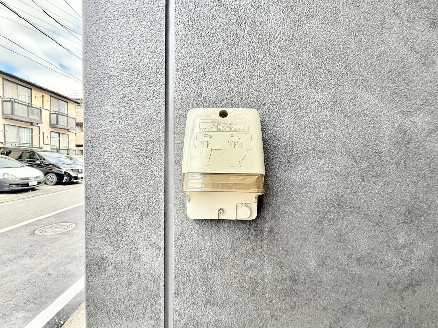 ���̑����� �ݔ������O�ɓd���R���Z���g������΁A�������@�ő���O�ǂ�|������ȂǕ֗��ł��B