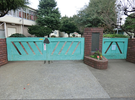 ���ӊ� ���w�Z 750m ���l�s���㐣�J���w�Z