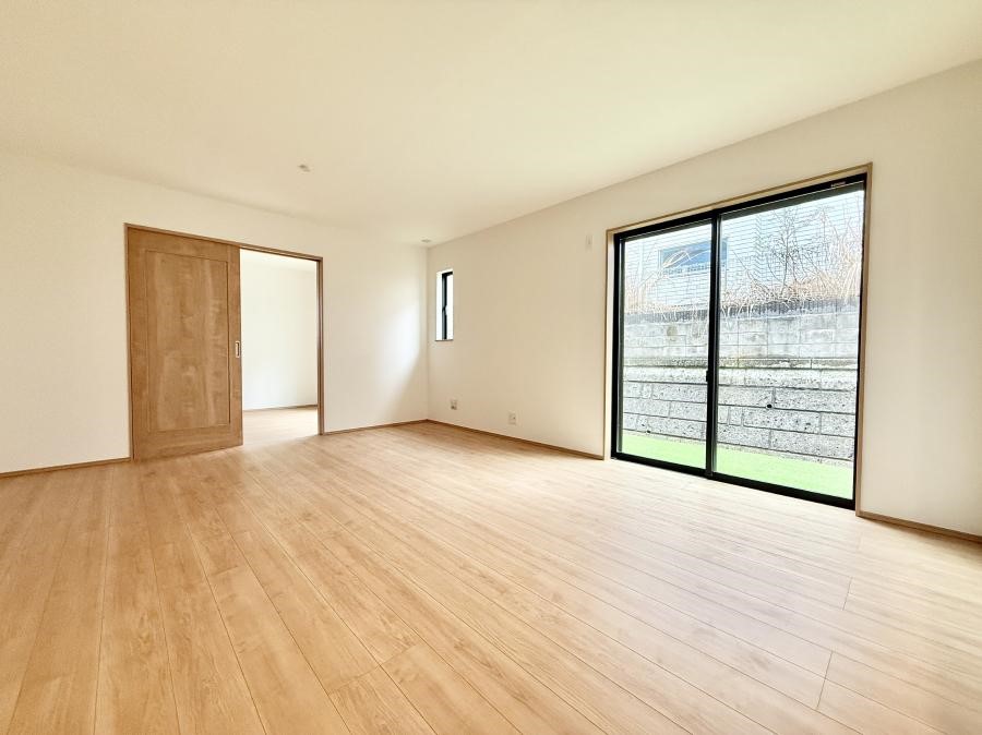 ���r���O ����