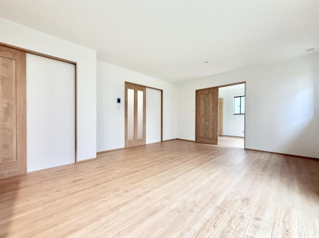 ���r���O ����