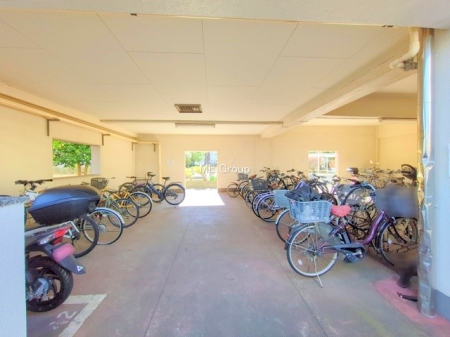 ���̑� �O�ρ����]�Ԃ��g�����Ƒ��ɂ����S�̒��փX�y�[�X��~�n���ɂ��p��