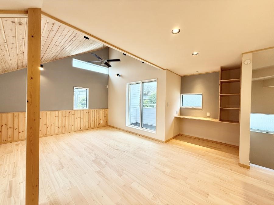 ���r���O ���������S�n�̂����A���z�̃��r���O