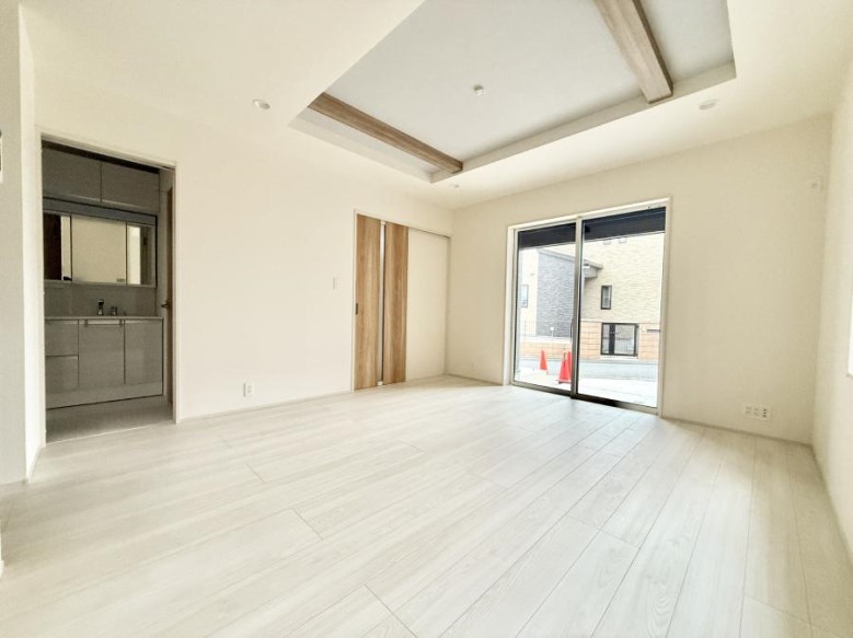 ���r���O ���������S�n�̂����A���z�̃��r���O