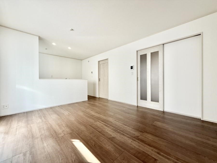 ���r���O ����