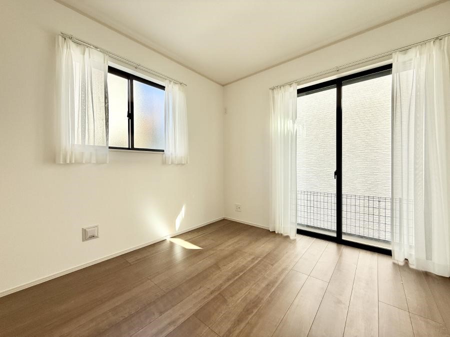 �Q�� ����