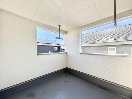 �o���R�j�[ ������ �G�߂̈ڂ낢����������J���I�ȋ�Ԃł�