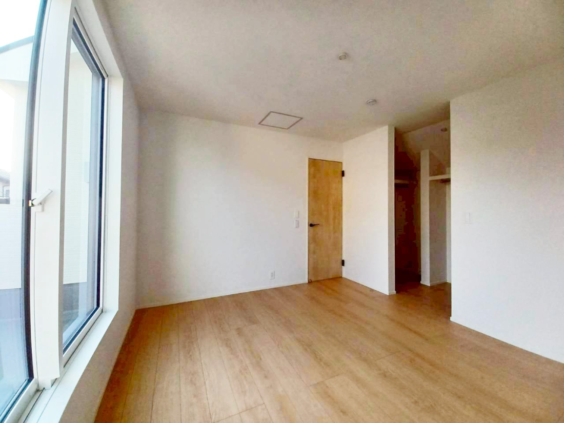 ���̑����� ������ �G�߂̈ڂ낢����������J���I�ȋ�Ԃł�