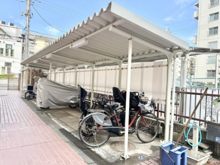 ���̑� �O�ρ����X�̈ړ��ɕ֗��Ȓ��փX�y�[�X����������m�ۂ���Ă��܂�