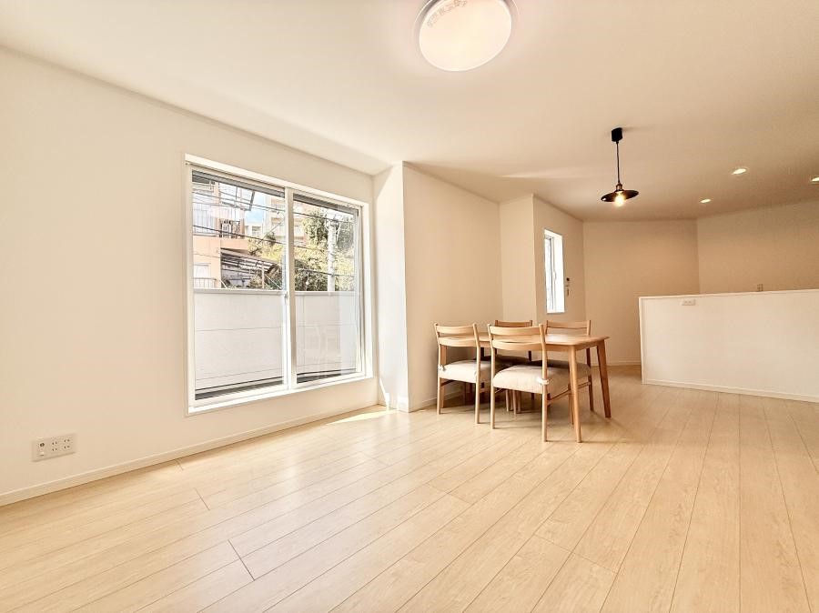 ���r���O ���������났�ƏΊ炪�W�܂�A�S���܂郊�r���O