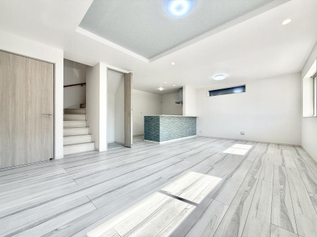 ���r���O ����