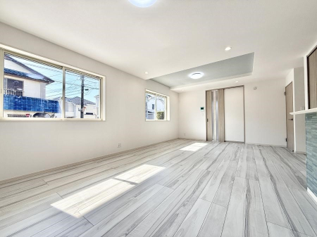 ���r���O ����