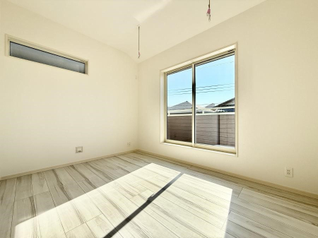 �Q�� ����