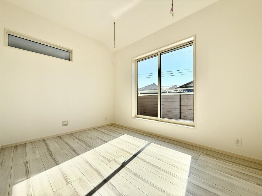 �Q�� ����