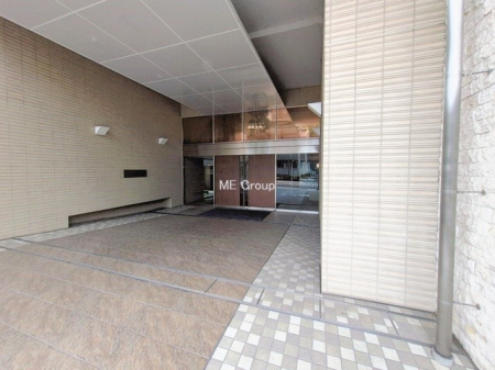 �G���g�����X �O�ρ��Ǘ��̍s���͂����G���g�����X�ň��S���ĕ�点����ł�