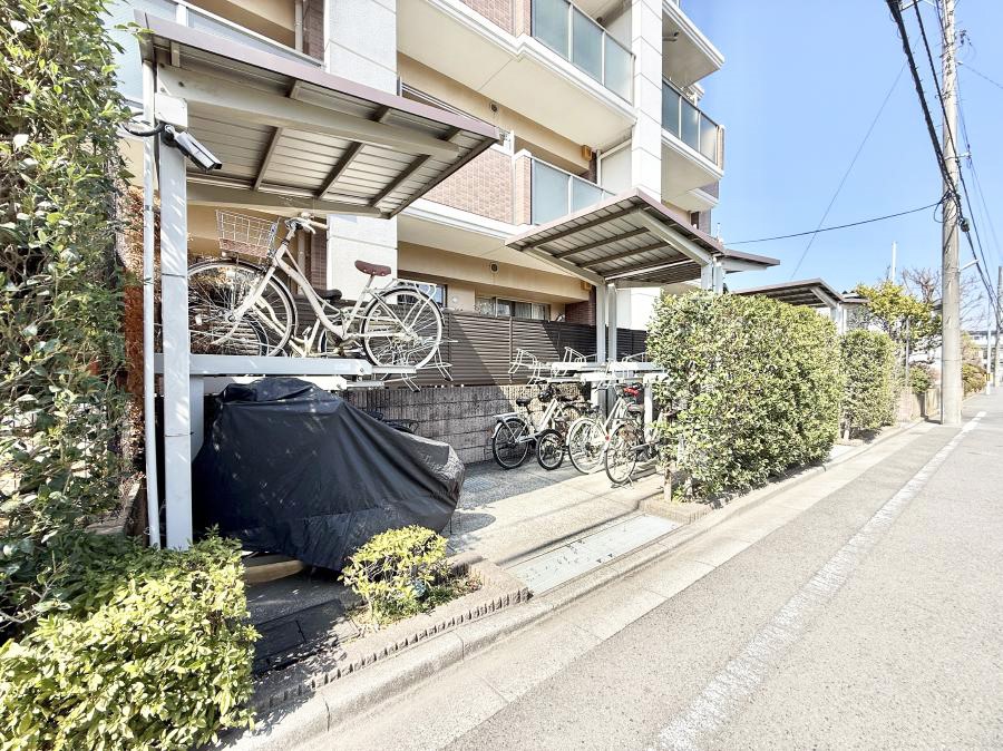 ���̑� �O�ρ����X�̈ړ��ɕ֗��Ȓ��փX�y�[�X����������m�ۂ���Ă��܂�