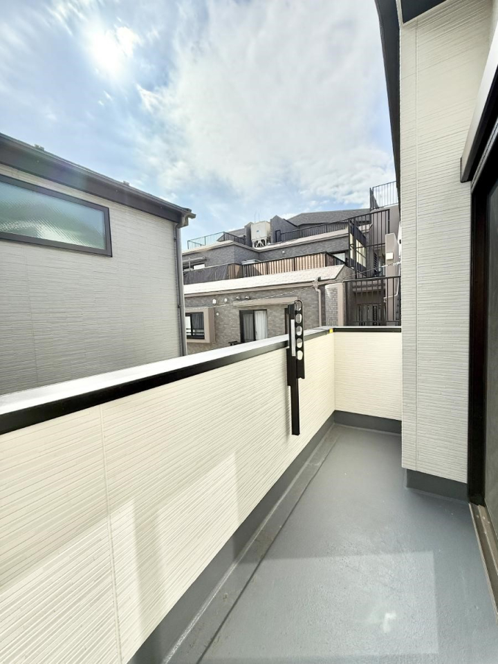 �o���R�j�[ ������ �G�߂̈ڂ낢����������J���I�ȋ�Ԃł�