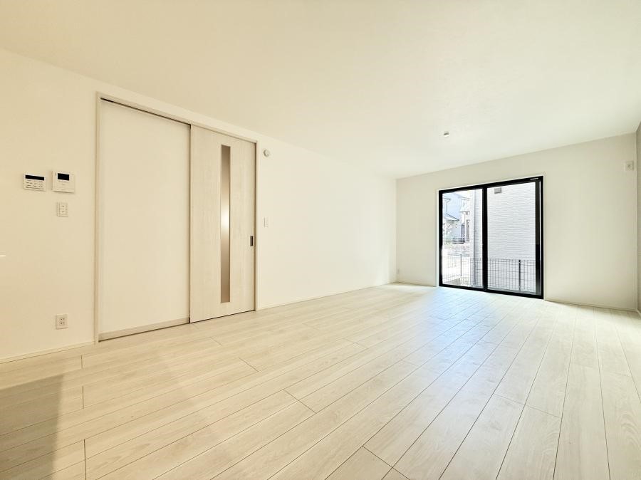 ���r���O ����