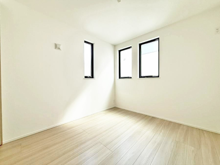 �Q�� ����