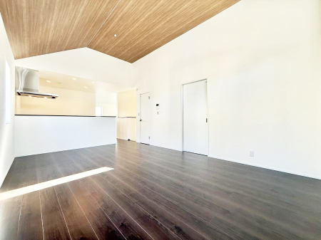 ���r���O ���������S�n�̂����A���z�̃��r���O