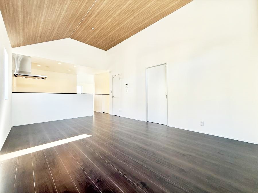 ���r���O ���������S�n�̂����A���z�̃��r���O