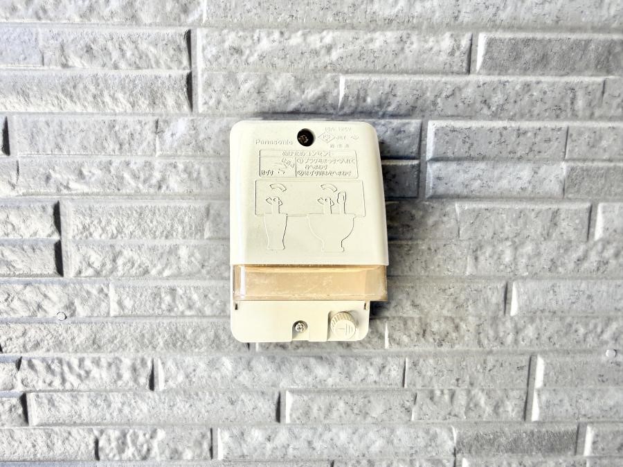 ���̑����� �ݔ������O�ɓd���R���Z���g������΁A�������@�ő���O�ǂ�|������ȂǕ֗��ł��B