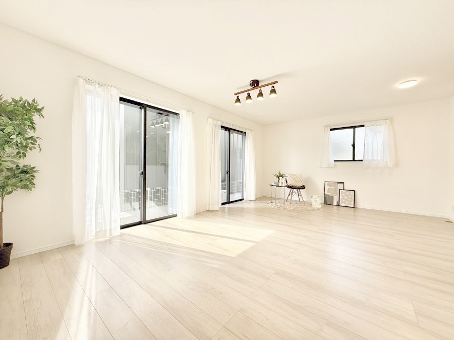 ���r���O ����