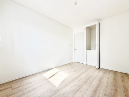 �Q�� ����