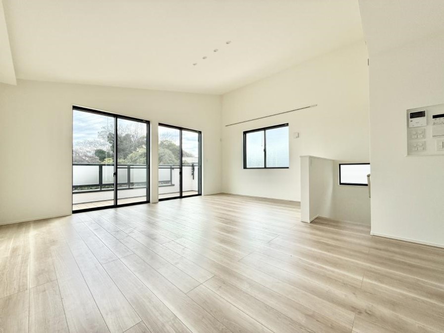 ���r���O �������V���[�Y�C���N���[�[�b�g�t�Ȃ̂ŁA�O�Ŏg�������܂Ƃ߂Ď��[�A�������茺�ւ�  