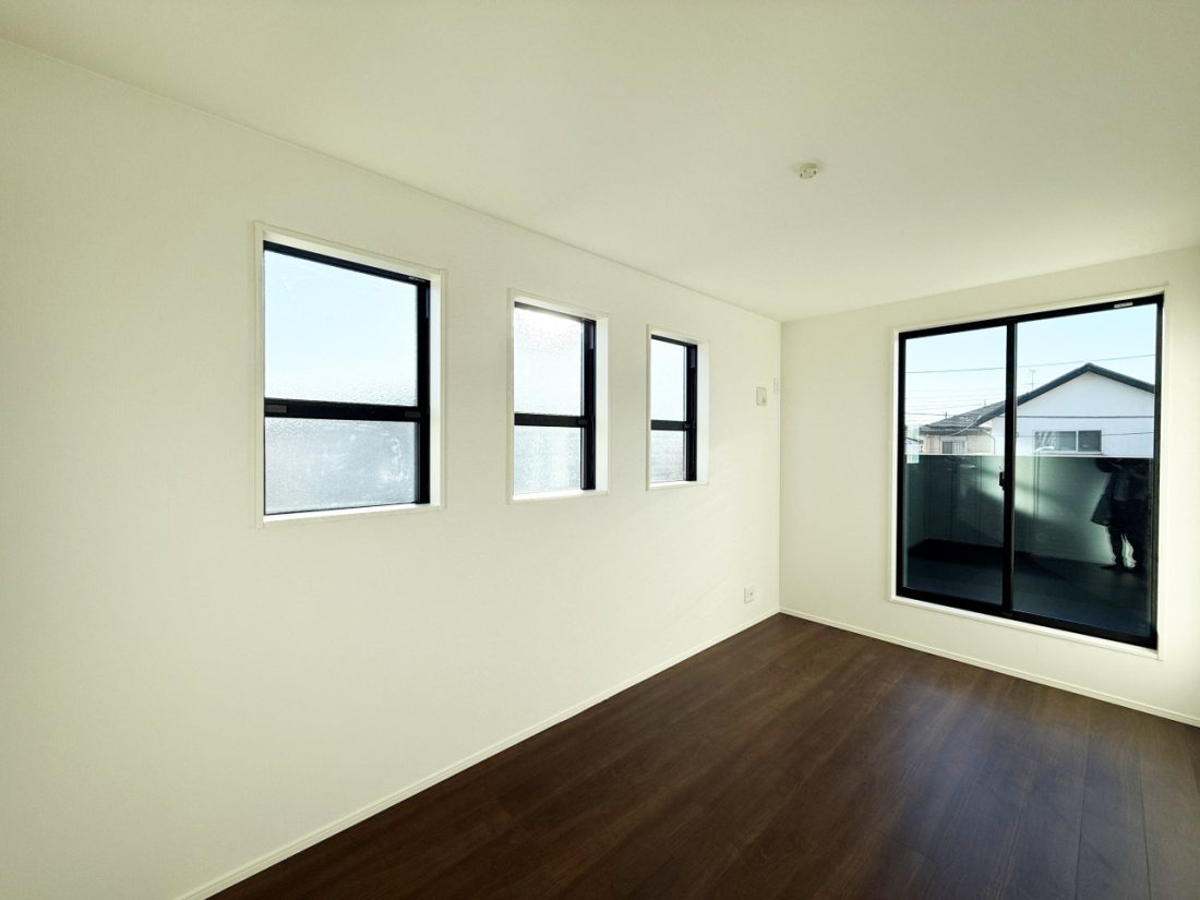 ���̑����� ������ �G�߂̈ڂ낢����������J���I�ȋ�Ԃł�